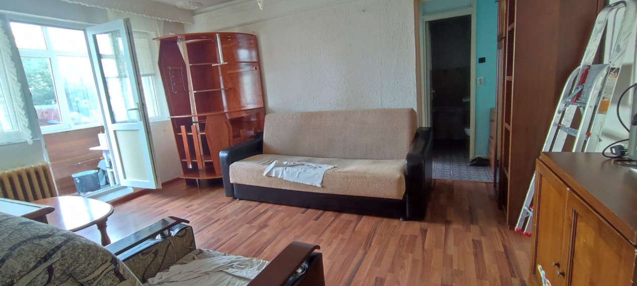 Milcov, apartament cu doua camere, aproape de statiile de autobuz, 250 euro