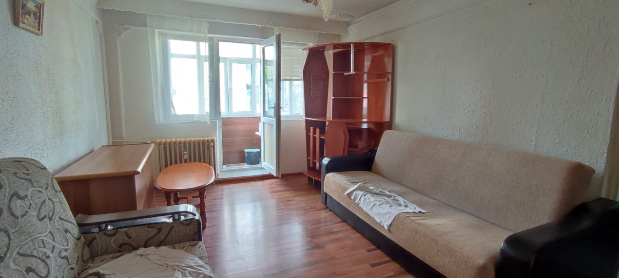 Milcov, apartament cu doua camere, aproape de statiile de autobuz, 250 euro