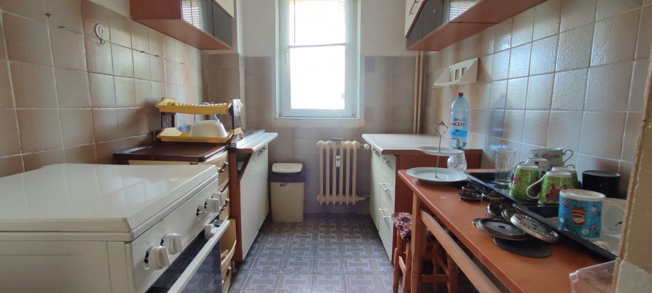 Milcov, apartament cu doua camere, aproape de statiile de autobuz, 250 euro