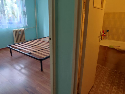 Milcov, apartament cu doua camere, aproape de statiile de autobuz, 250 euro