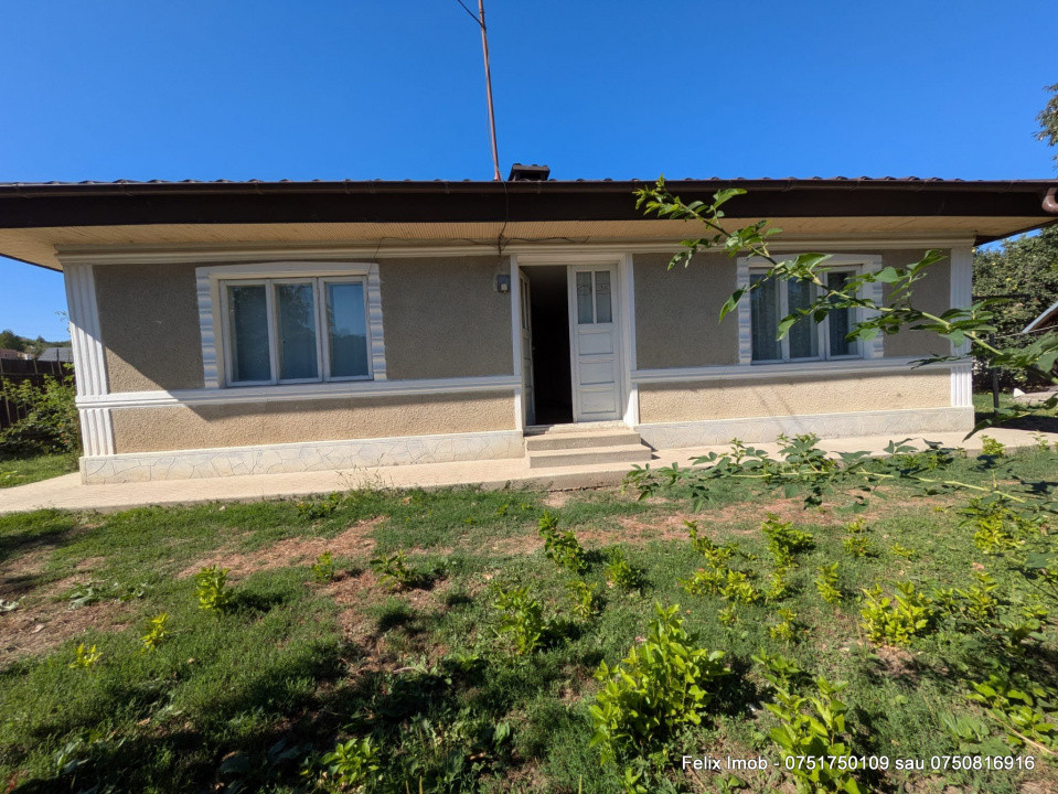 Margineni, casa cu trei camere si 800 mp teren