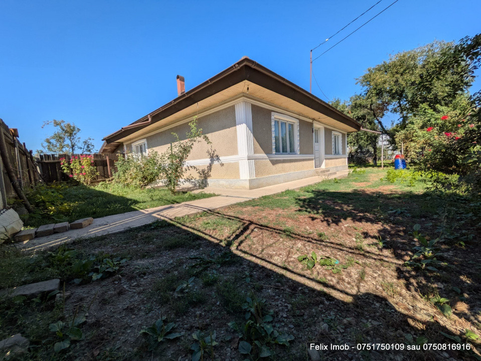 Margineni, casa cu trei camere si 800 mp teren
