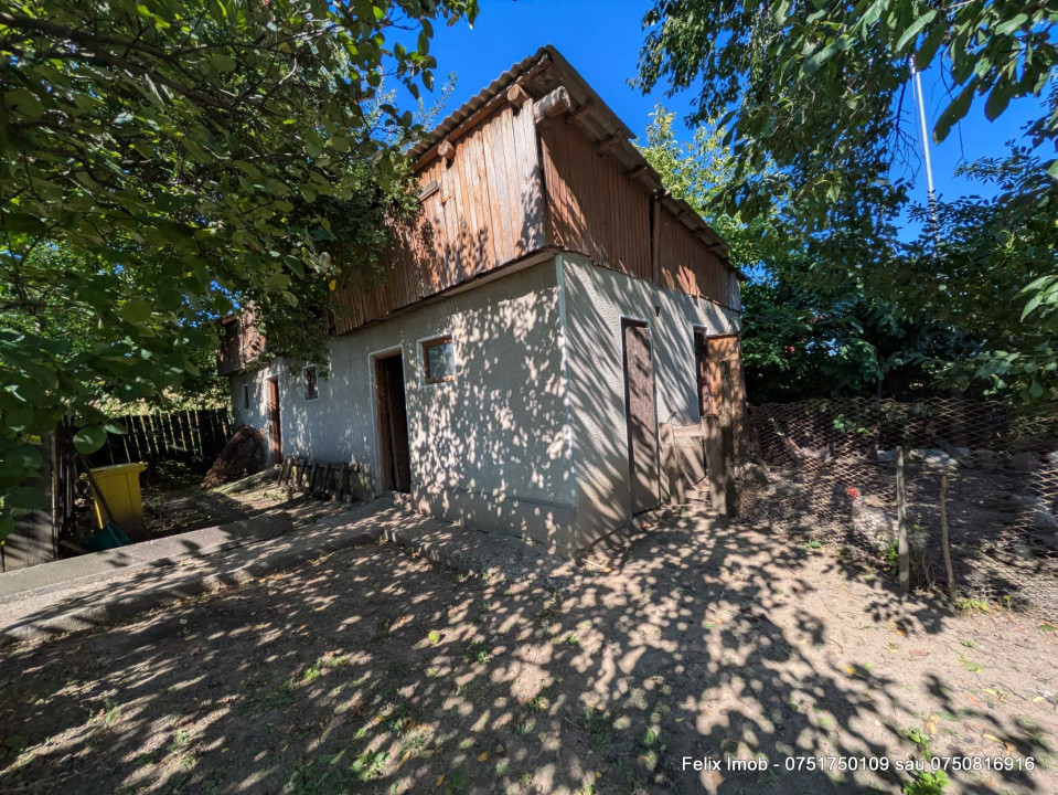 Margineni, casa cu trei camere si 800 mp teren