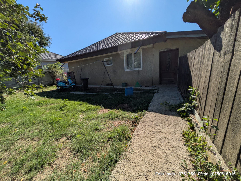 Margineni, casa cu trei camere si 800 mp teren