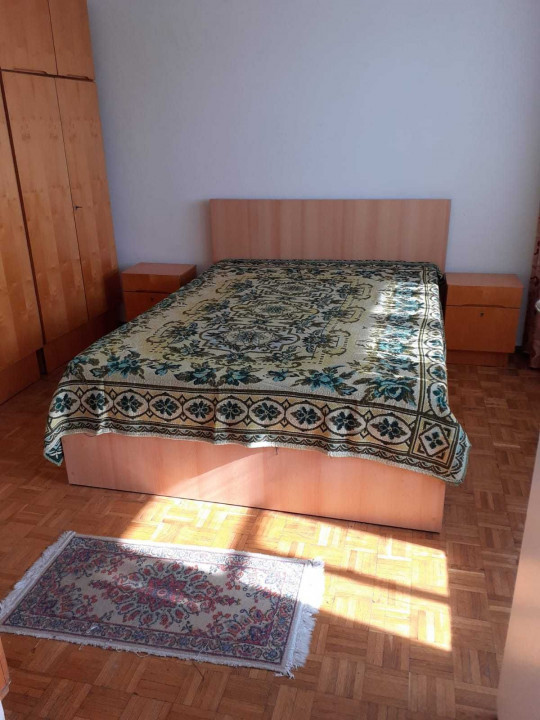 Centru, Str 9 Mai - Precista, Apartament cu 3 camere semidecomandat
