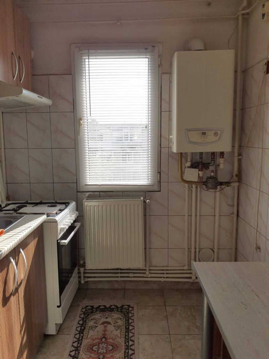 Centru, Str 9 Mai - Precista, Apartament cu 3 camere semidecomandat