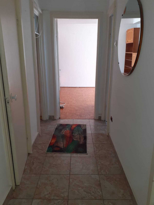 Centru, Str 9 Mai - Precista, Apartament cu 3 camere semidecomandat