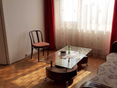 Centru, Str 9 Mai - Precista, Apartament cu 3 camere semidecomandat