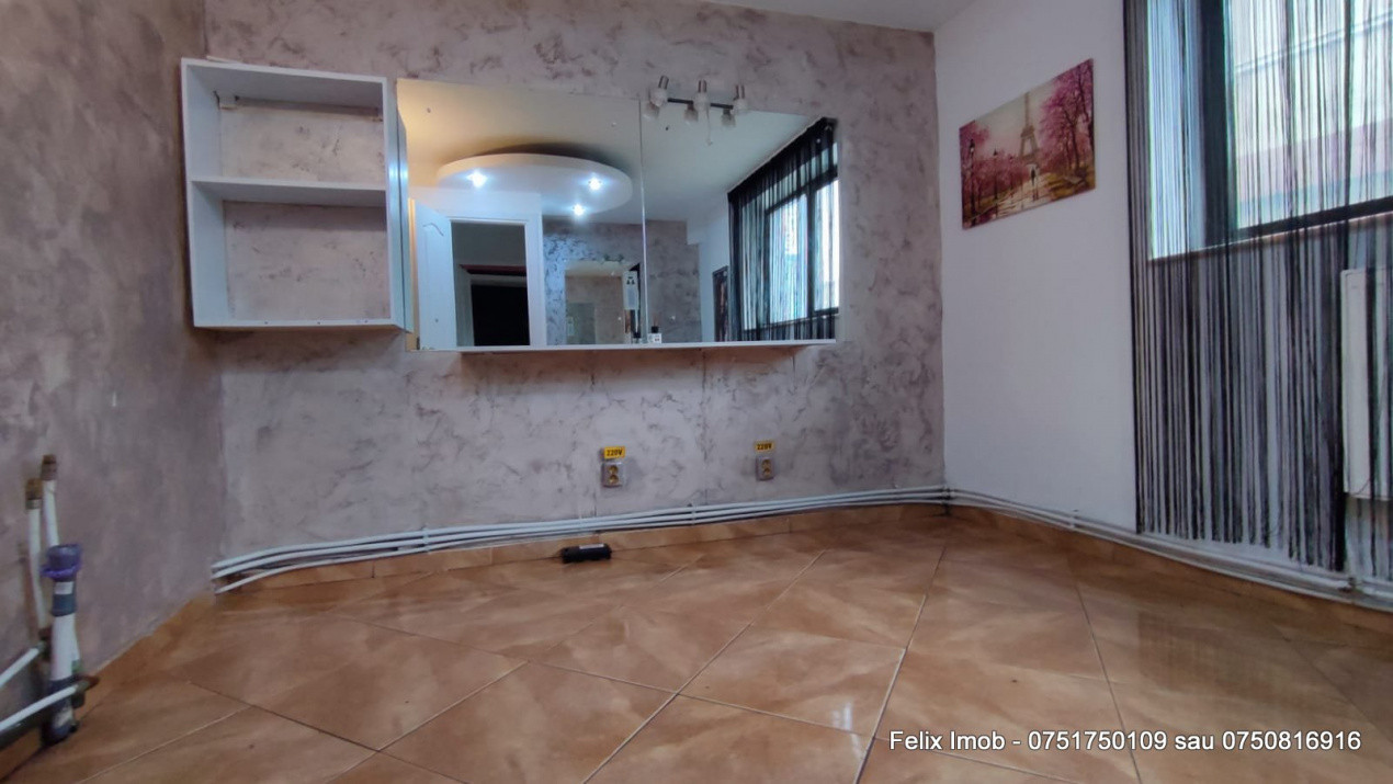 Centru- Bacau, Spatiu comercial pretabil cabinet de infrumusetare