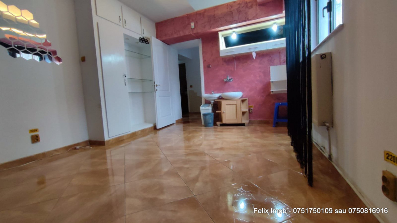 Centru- Bacau, Spatiu comercial pretabil cabinet de infrumusetare