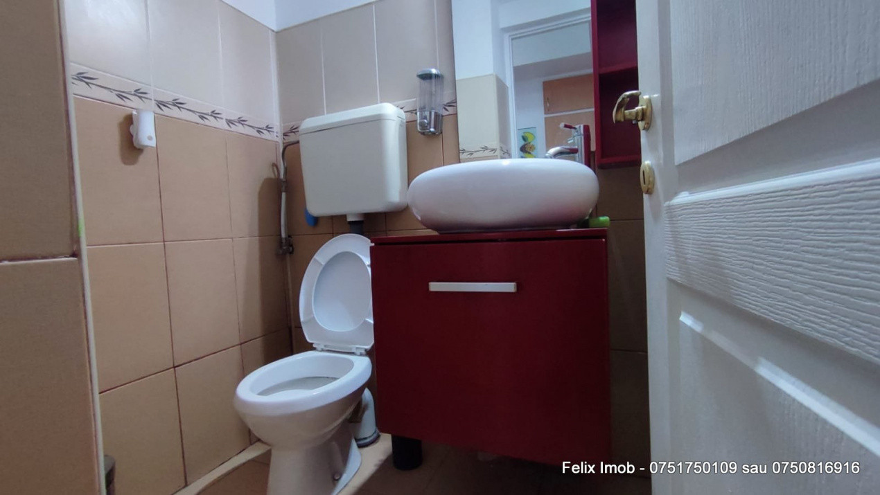 Centru- Bacau, Spatiu comercial pretabil cabinet de infrumusetare