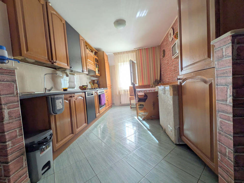 Nord - Parc, Apartament 3 camere decomandat, etaj 2/4, bloc 1984