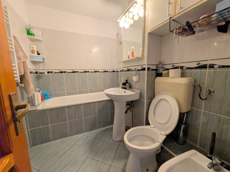 Nord - Parc, Apartament 3 camere decomandat, etaj 2/4, bloc 1984