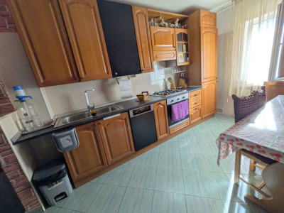 Nord - Parc, Apartament 3 camere decomandat, etaj 2/4, bloc 1984