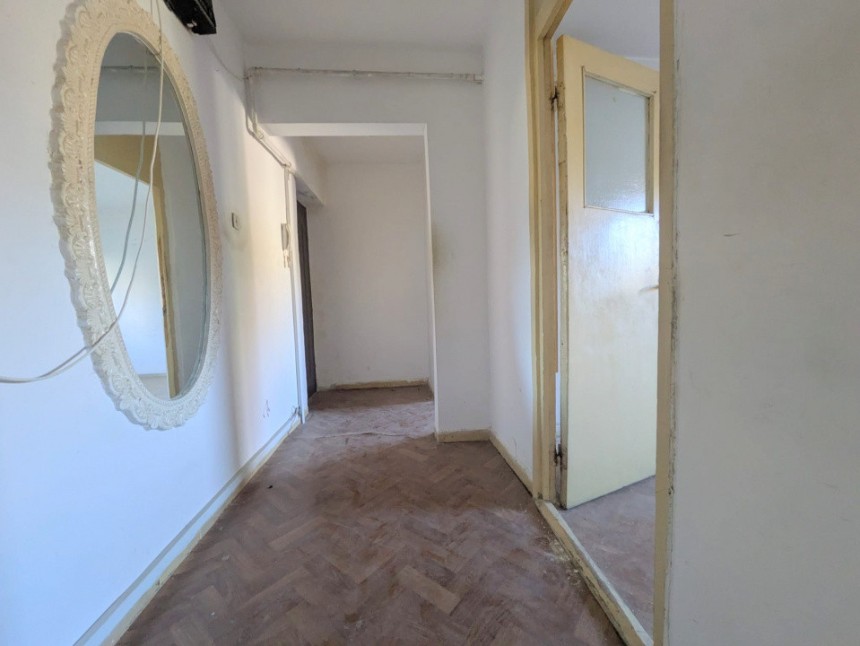 Str Carpati - Piata Sud, Apartament 3 camere, etaj 2/4, bucatarie mare