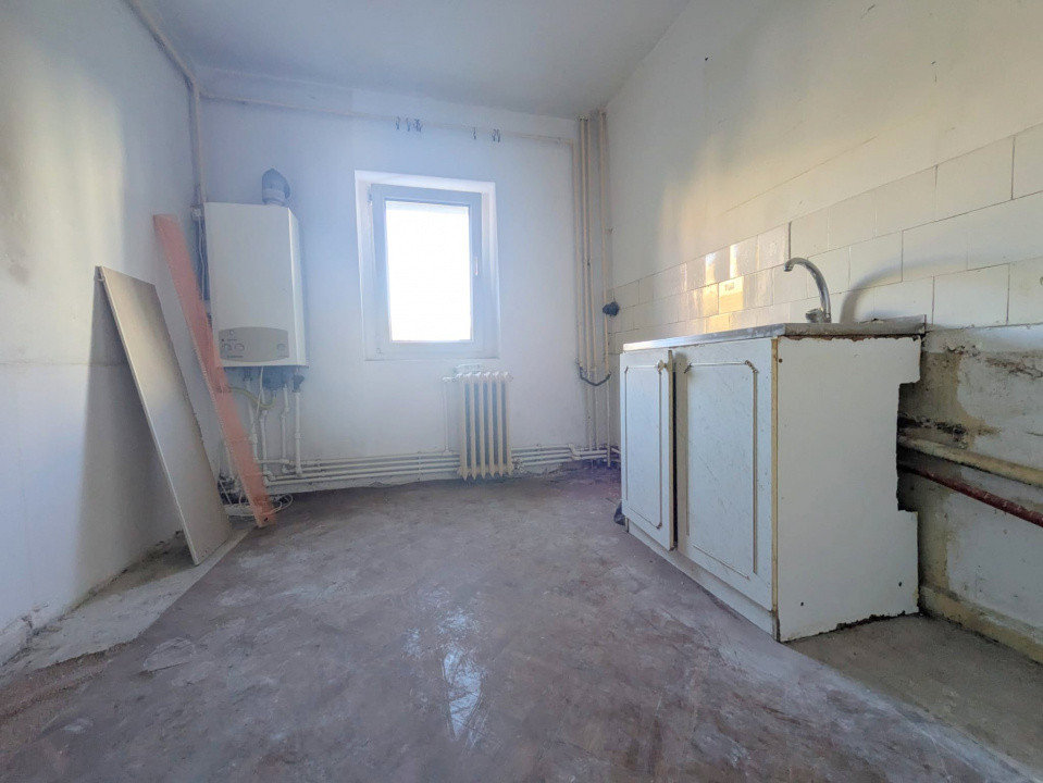 Str Carpati - Piata Sud, Apartament 3 camere, etaj 2/4, bucatarie mare