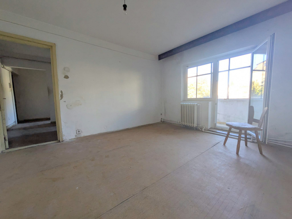 Str Carpati - Piata Sud, Apartament 3 camere, etaj 2/4, bucatarie mare