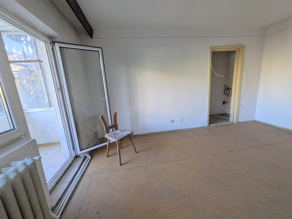 Str Carpati - Piata Sud, Apartament 3 camere, etaj 2/4, bucatarie mare