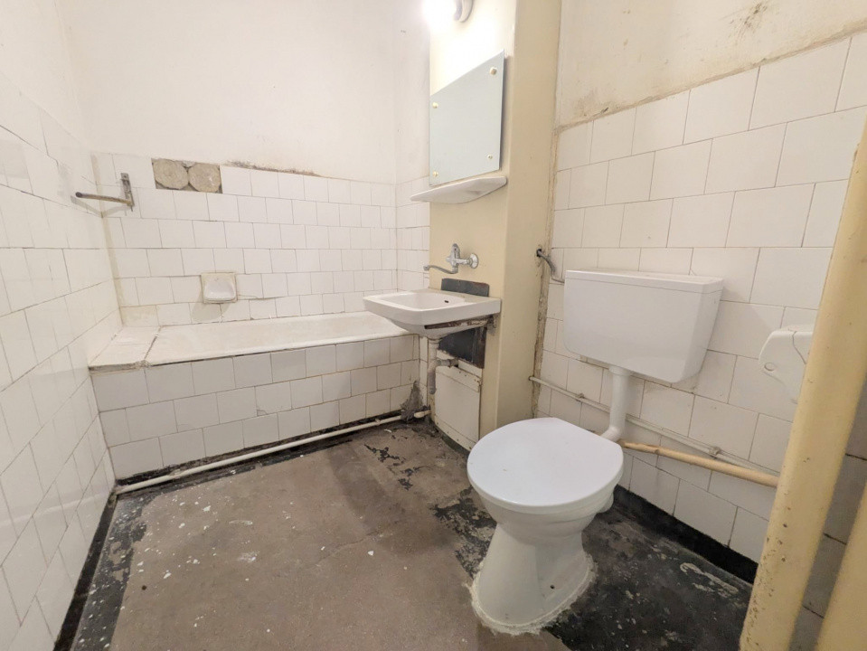 Str Carpati - Piata Sud, Apartament 3 camere, etaj 2/4, bucatarie mare