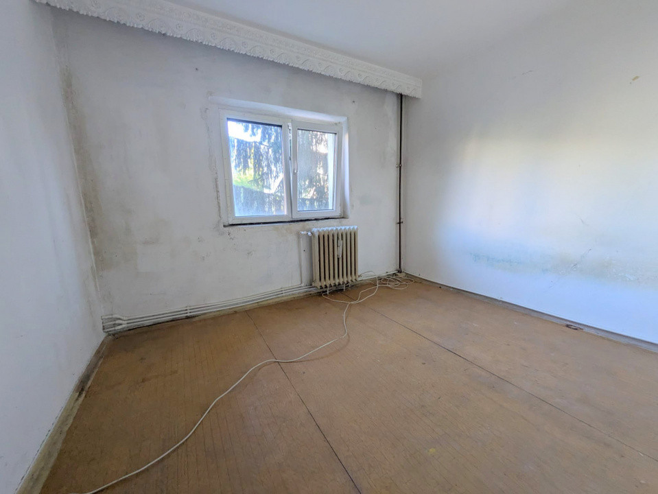 Str Carpati - Piata Sud, Apartament 3 camere, etaj 2/4, bucatarie mare