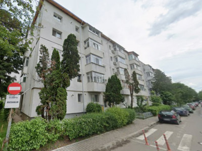 Str Carpati - Piata Sud, Apartament 3 camere, etaj 2/4, bucatarie mare