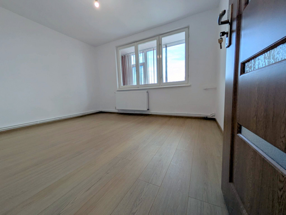 Orizont - STRADAL, Apart 2 cam decomandat, renovat, balcon lung