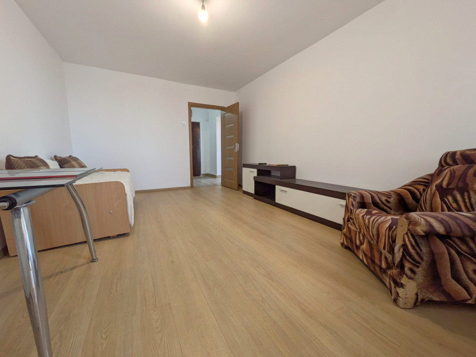 Orizont - STRADAL, Apart 2 cam decomandat, renovat, balcon lung
