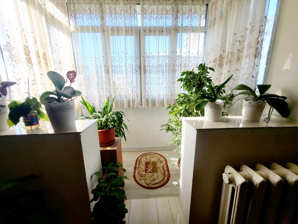 Apartament 3 camere semidecomandat, etaj 3/4, mobilat, Orizontului