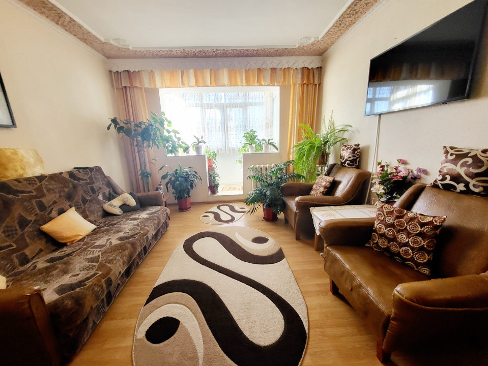 Apartament 3 camere semidecomandat, etaj 3/4, mobilat, Orizontului