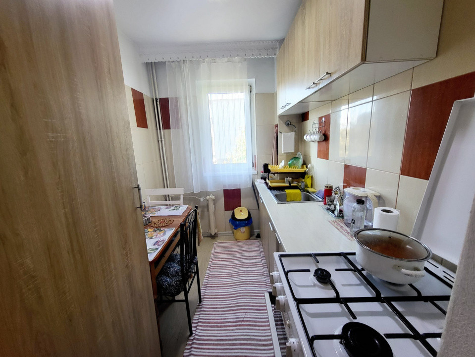 Apartament 3 camere semidecomandat, etaj 3/4, mobilat, Orizontului