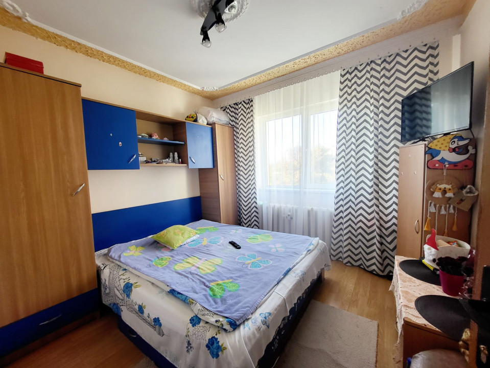 Apartament 3 camere semidecomandat, etaj 3/4, mobilat, Orizontului