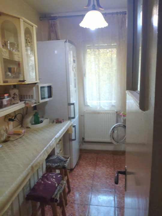 Apartament 3 camere, zona Centrală – Parcul Cancicov, etaj 1 din 4, spatios