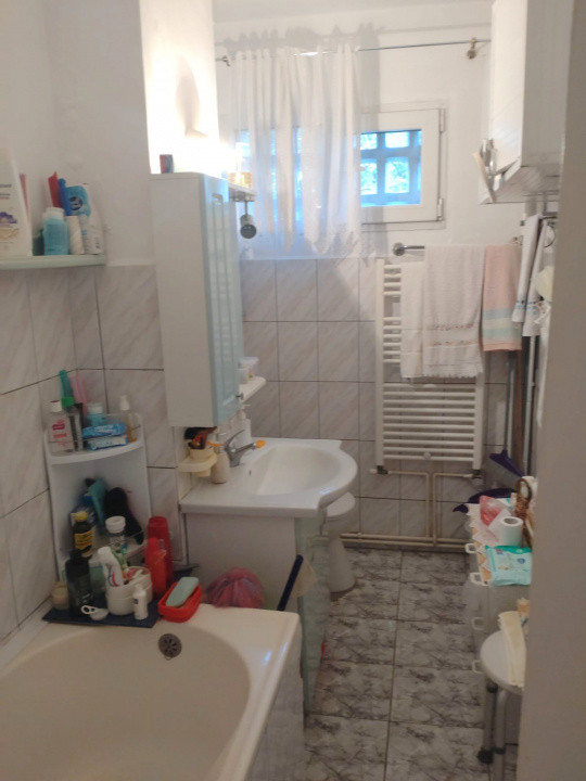 Apartament 3 camere, zona Centrală – Parcul Cancicov, etaj 1 din 4, spatios