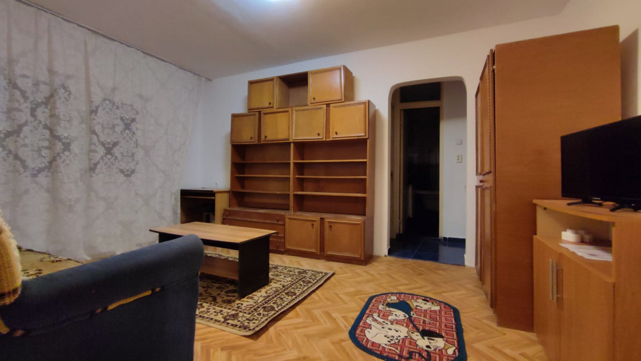 Narcisa, 2 camere cu bucatarie mare.