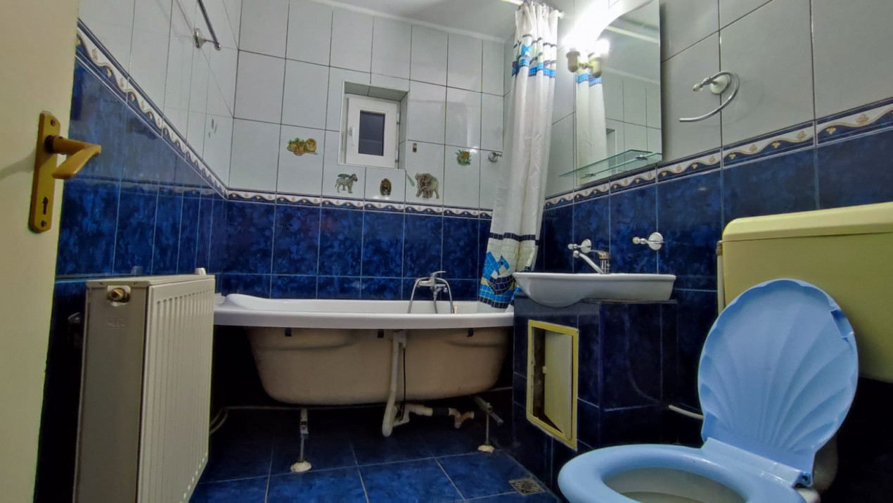 Narcisa, 2 camere cu bucatarie mare.