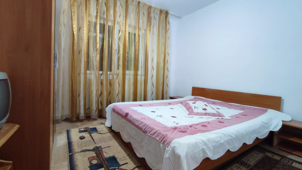 Narcisa, 2 camere cu bucatarie mare.