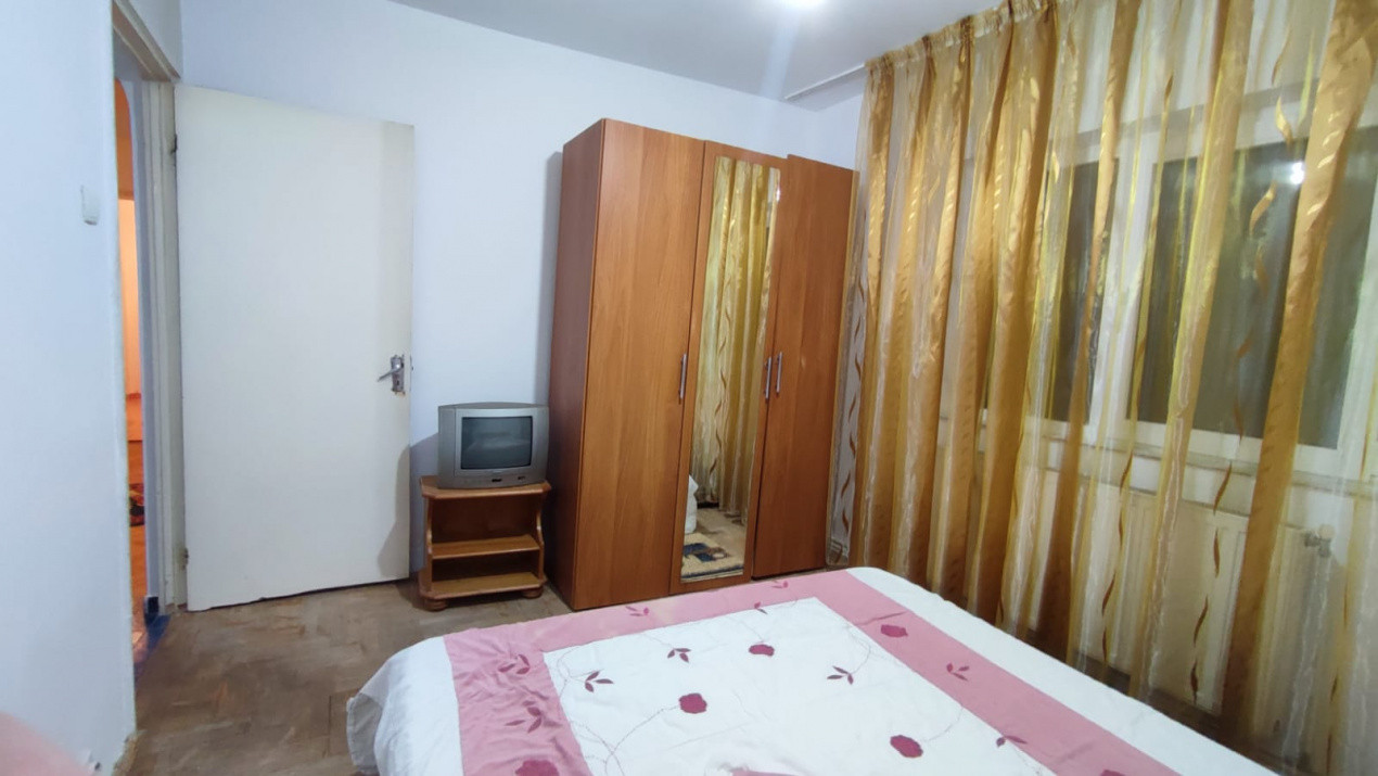 Narcisa, 2 camere cu bucatarie mare.