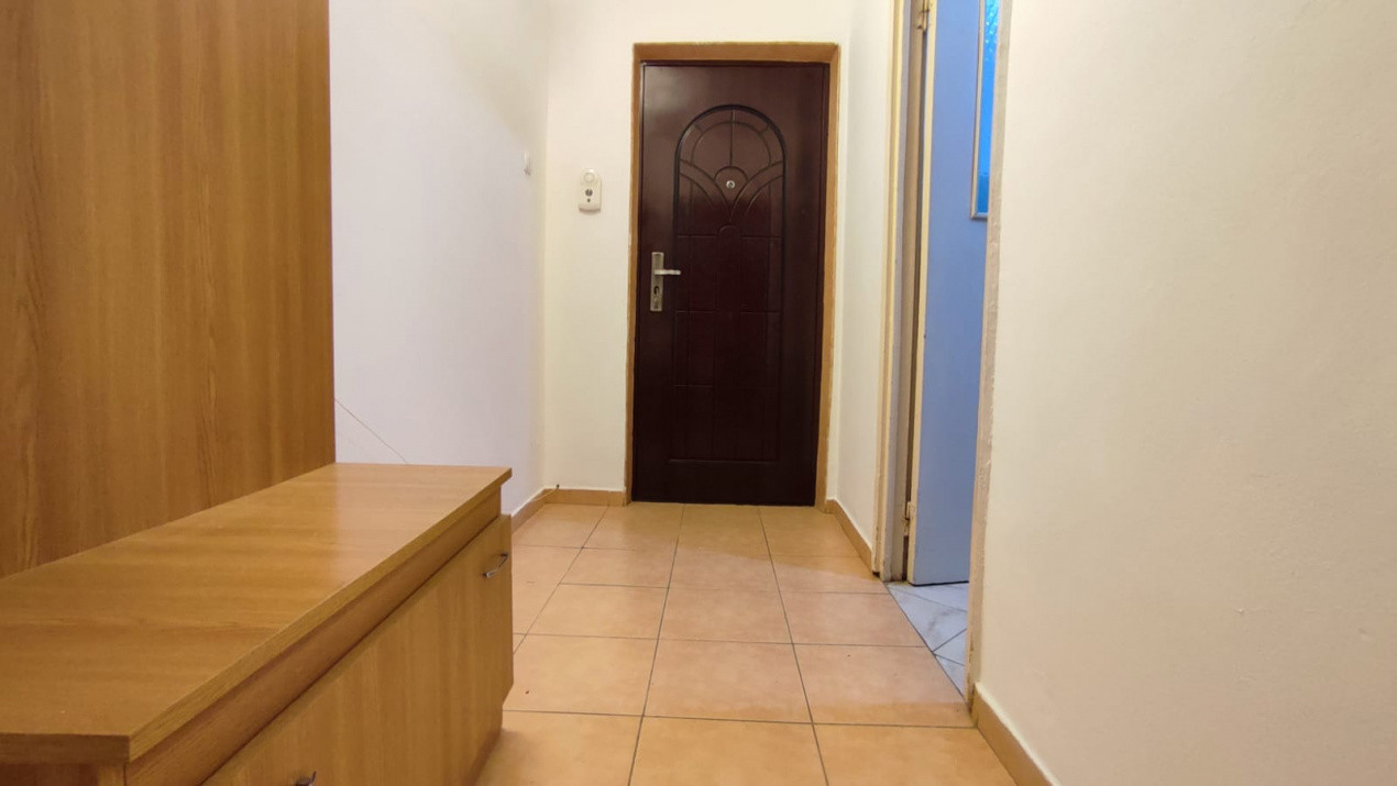 Narcisa, 2 camere cu bucatarie mare.