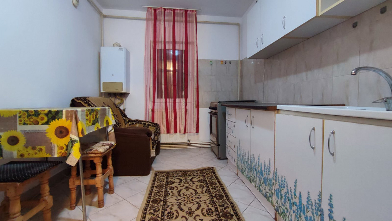 Narcisa, 2 camere cu bucatarie mare.