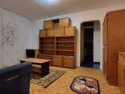 Narcisa, 2 camere cu bucatarie mare.