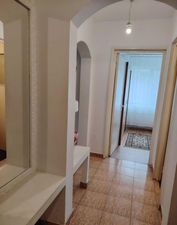 Vând apartament 2 camere decomandate, zona Narcisa, etaj mic