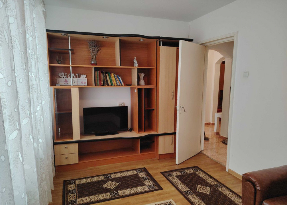 Vând apartament 2 camere decomandate, zona Narcisa, etaj mic