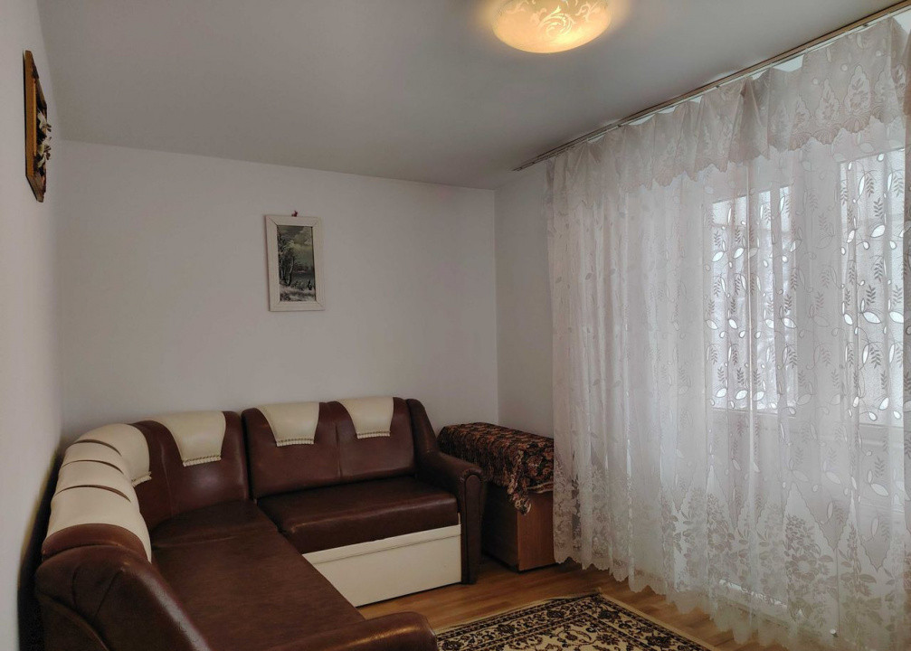 Vând apartament 2 camere decomandate, zona Narcisa, etaj mic
