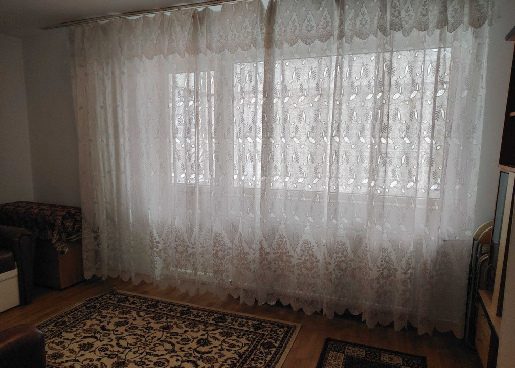 Vând apartament 2 camere decomandate, zona Narcisa, etaj mic