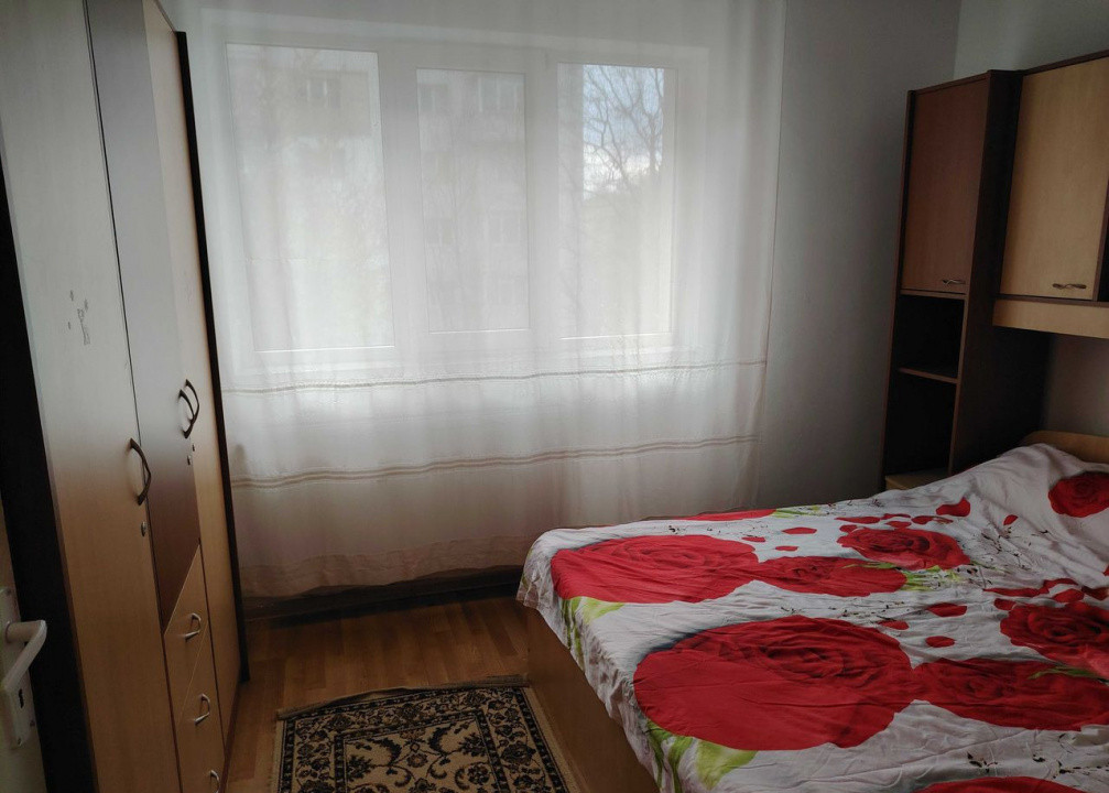 Vând apartament 2 camere decomandate, zona Narcisa, etaj mic