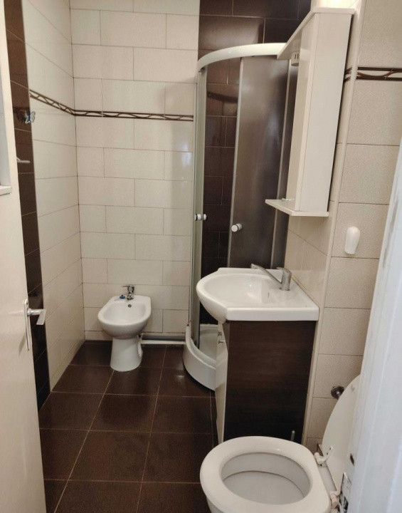 Vând apartament 2 camere decomandate, zona Narcisa, etaj mic