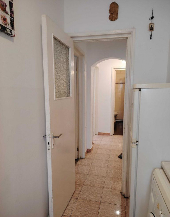 Vând apartament 2 camere decomandate, zona Narcisa, etaj mic