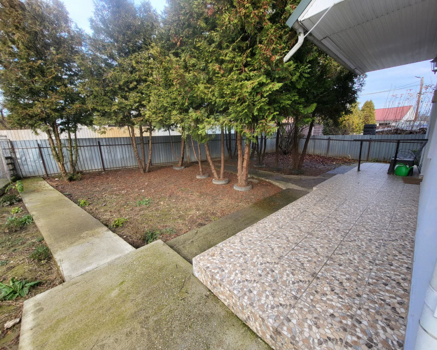 Letea Veche Casa P+M din caramida, an 2006, living + 3 Dormitoare