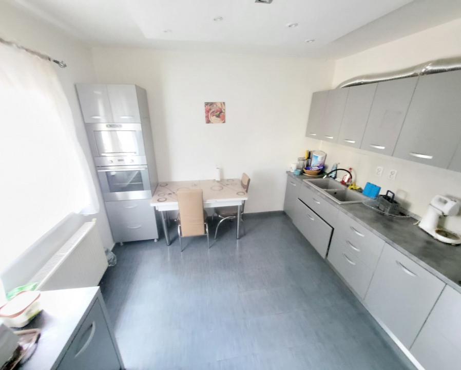 Letea Veche Casa P+M din caramida, an 2006, living + 3 Dormitoare