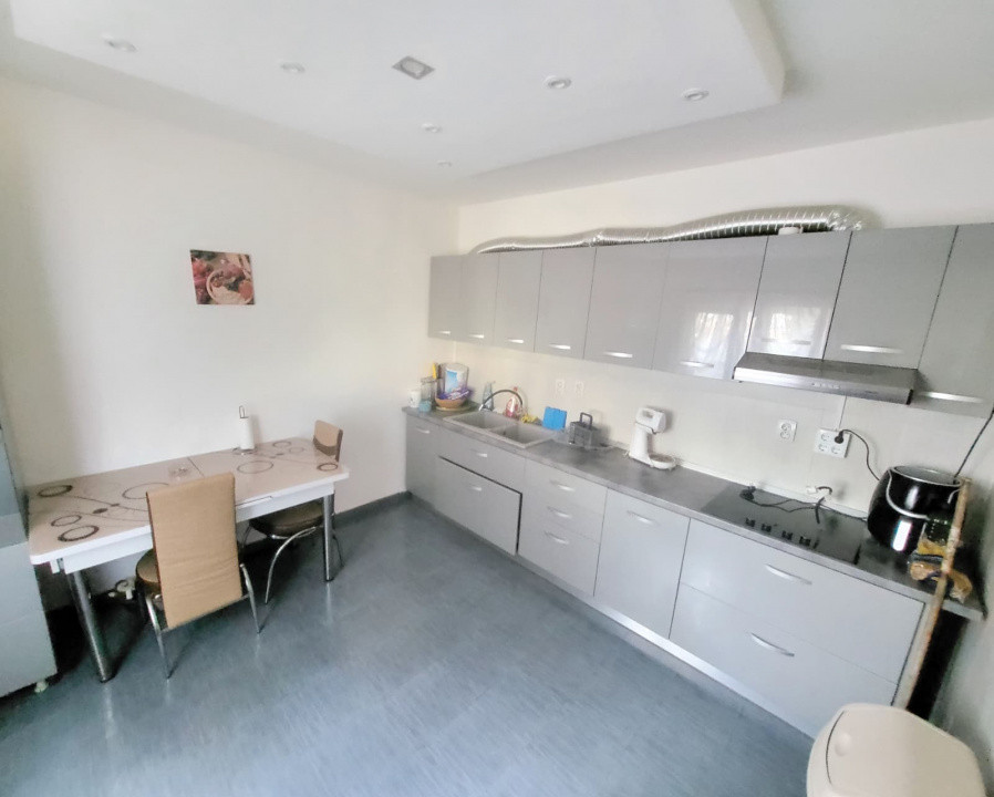 Letea Veche Casa P+M din caramida, an 2006, living + 3 Dormitoare